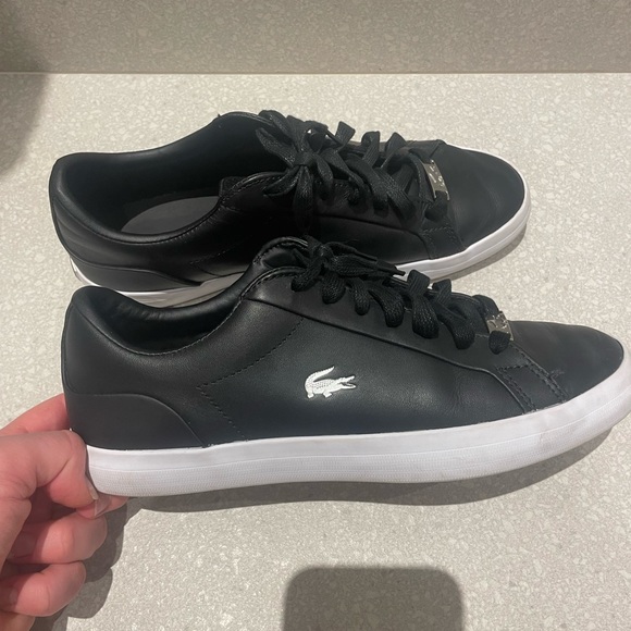Souliers en cuire noir LACOSTE taille 8.5 - Picture 1 of 4